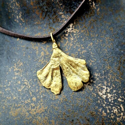 Hoja natural de Gingko Biloba - Colgante bañado en oro
