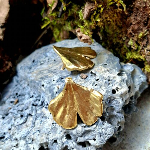 Hoja natural metalizada de Gingko Biloba - Pendientes bañados en oro