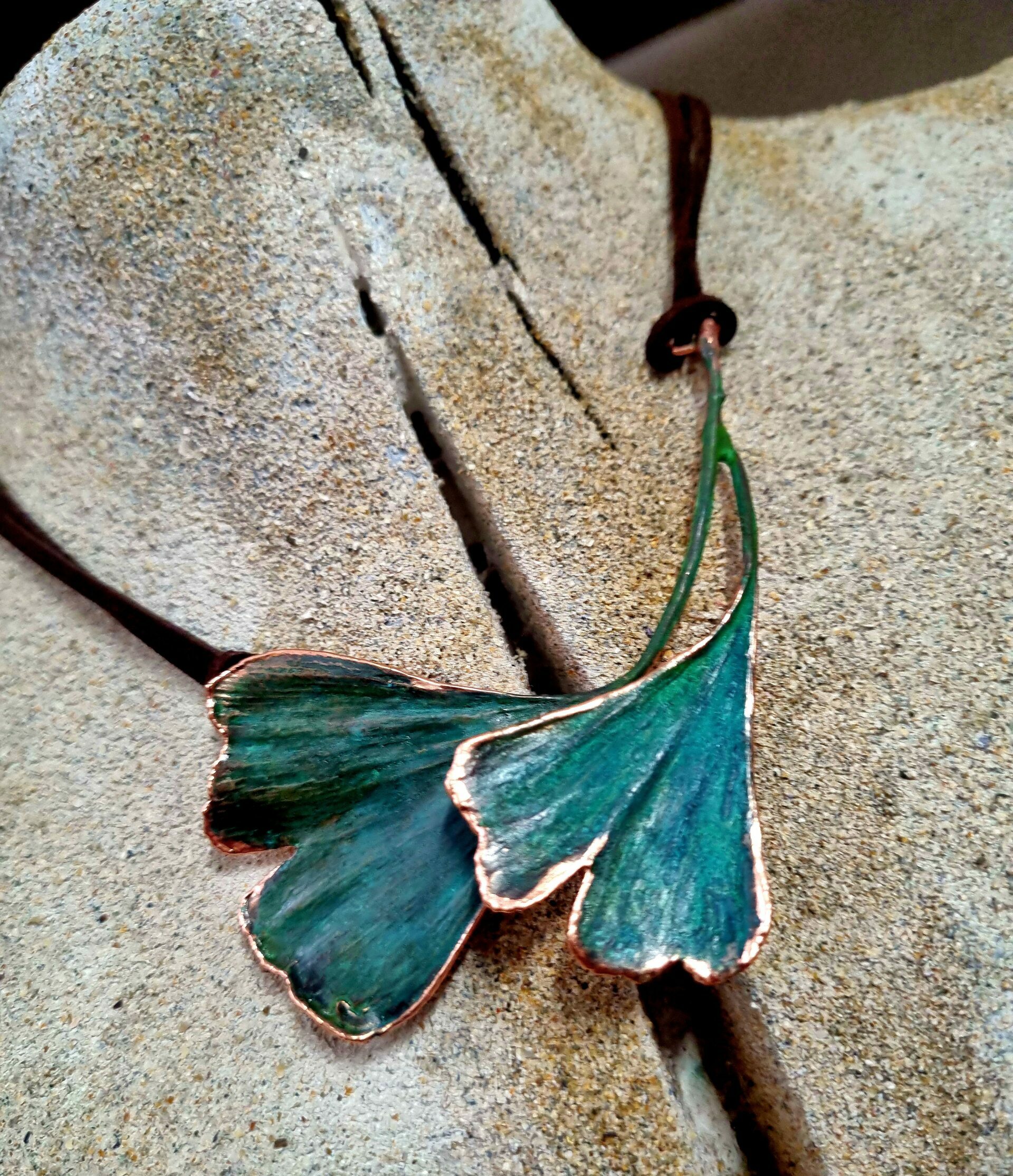 Hoja natural metalizada de Gingko Biloba - Collar Gingko en baño de cobre